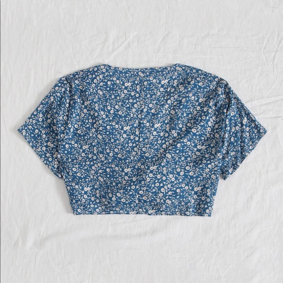 NWOT tie up floral shirt - Picture 2 of 5